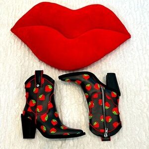 DOLLS KILL X STRAWBERRY SHORTCAKE MEADOW GREETING COWBOY BOOTS BLACK 8 new